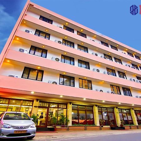 Hotel Excellency Kochi Екстериор снимка