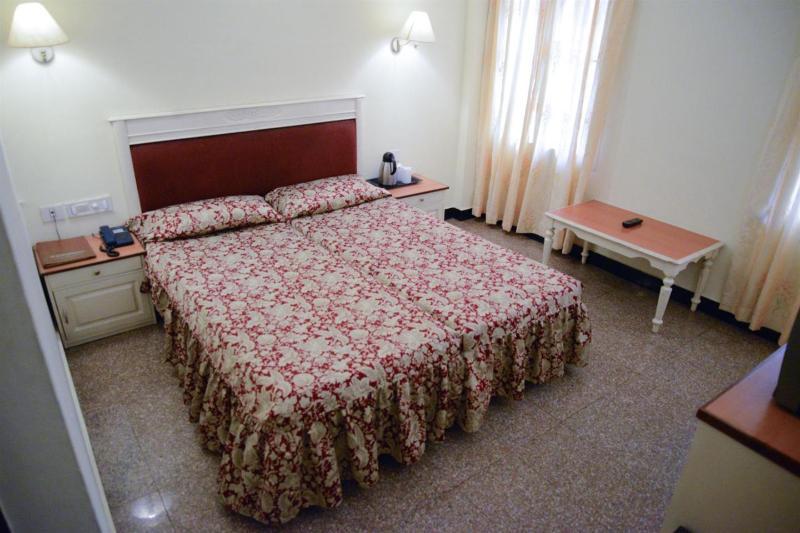 Hotel Excellency Kochi Екстериор снимка