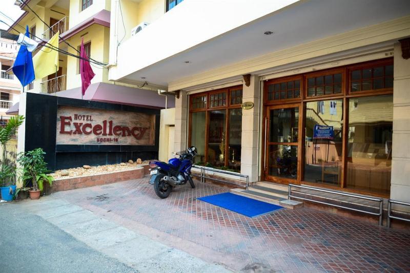 Hotel Excellency Kochi Екстериор снимка