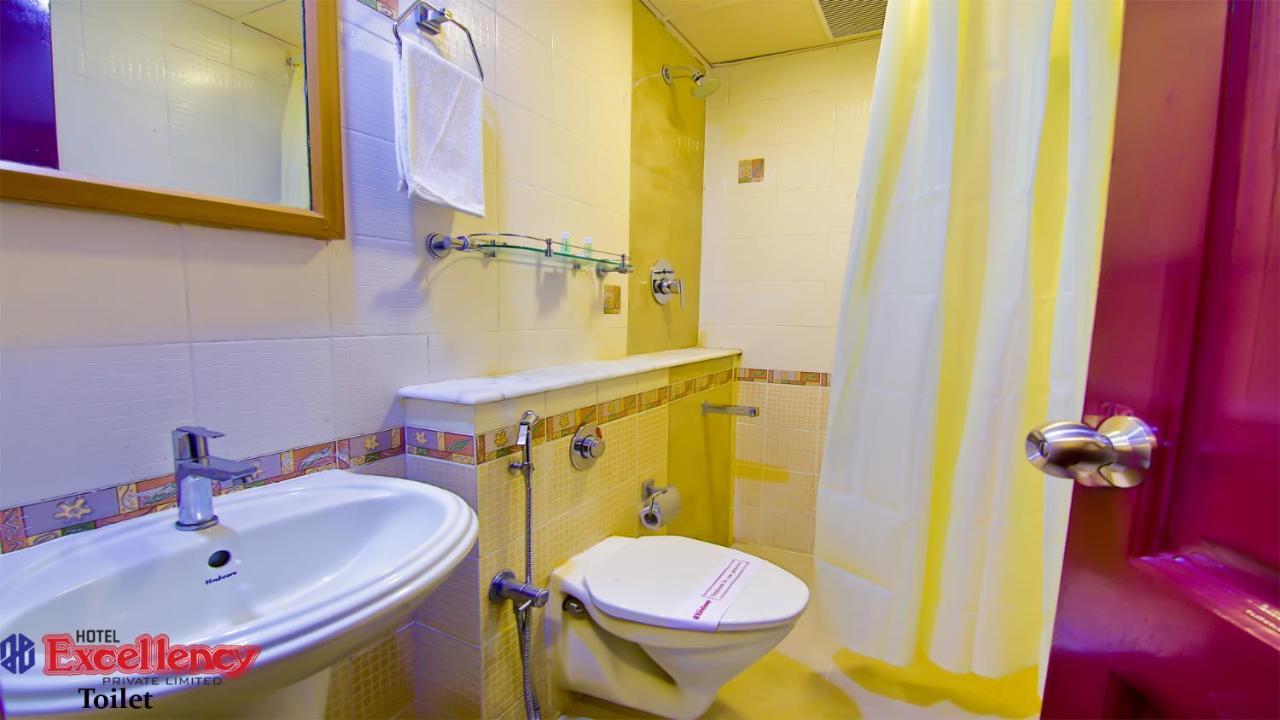 Hotel Excellency Kochi Екстериор снимка