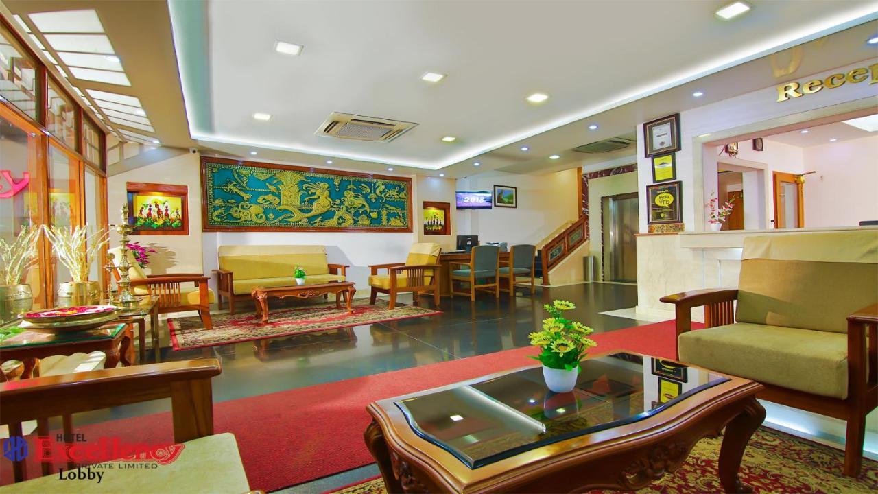 Hotel Excellency Kochi Екстериор снимка