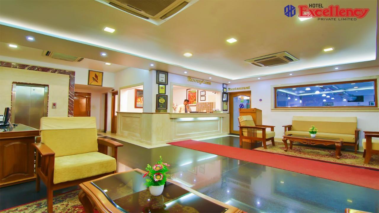 Hotel Excellency Kochi Екстериор снимка