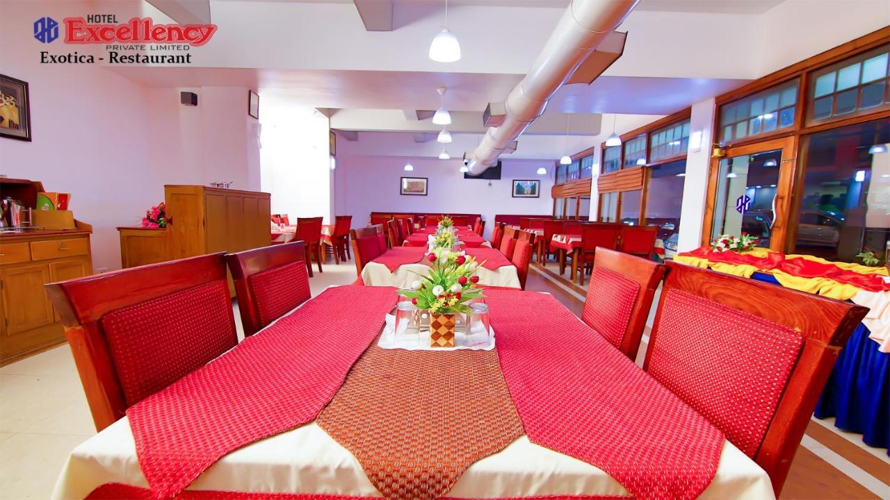 Hotel Excellency Kochi Екстериор снимка