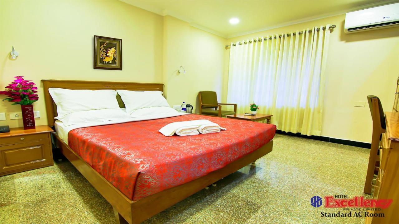 Hotel Excellency Kochi Екстериор снимка