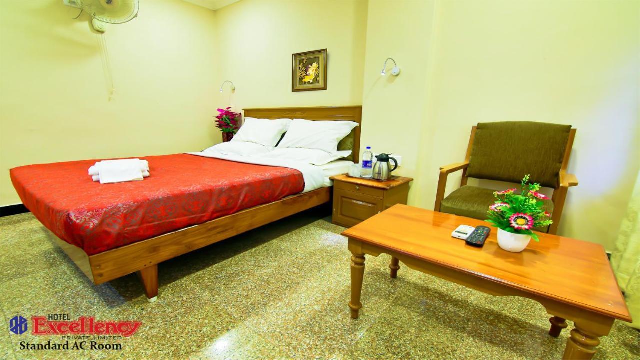 Hotel Excellency Kochi Екстериор снимка