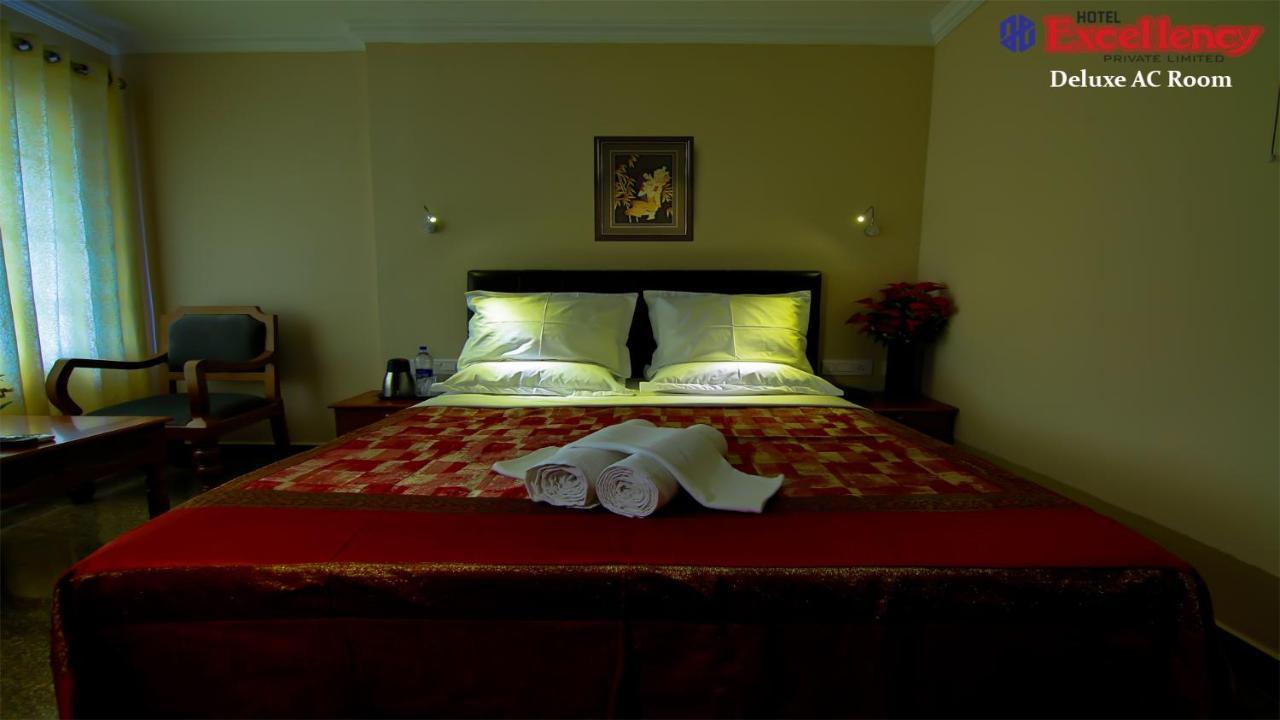 Hotel Excellency Kochi Екстериор снимка
