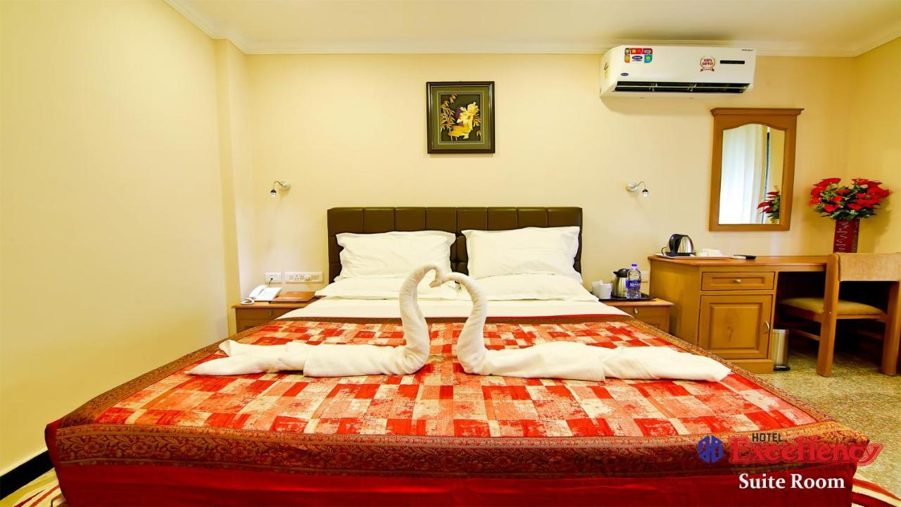 Hotel Excellency Kochi Екстериор снимка