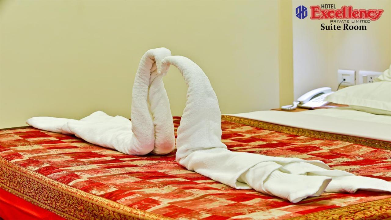 Hotel Excellency Kochi Екстериор снимка